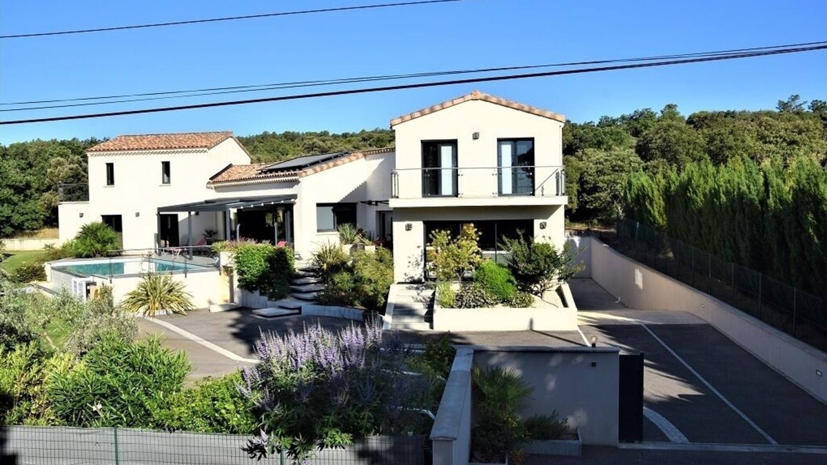 Montsegur-sur-Lauzon Villa | Villa in Drome provençal near Grignan