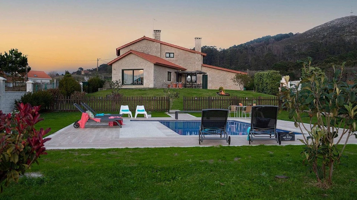 Serans House | Villa in Espiñeirido with Pool & Sea Views