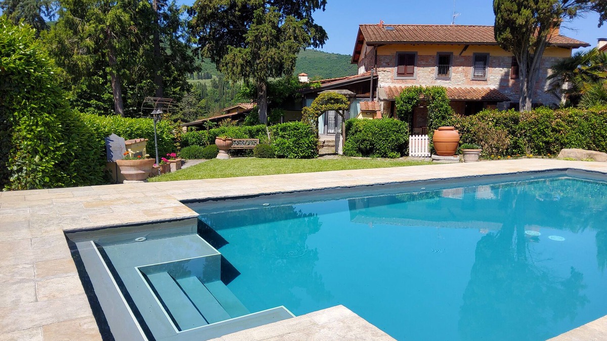 Rignano sull'Arno Villa | VILLA in FLORENTINE HILLS. 220+ EXCELLENT REVIEWS. 100% travelers recommend.