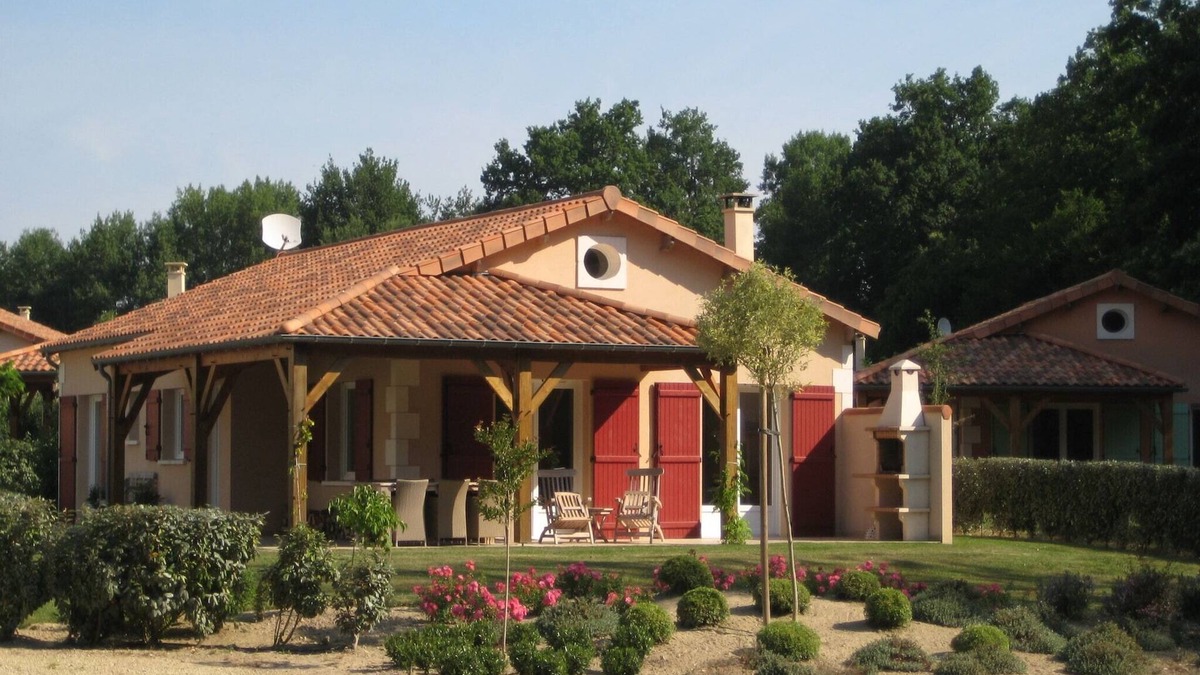 Les Forges Villa | Villa in France with Garden & Barbecue