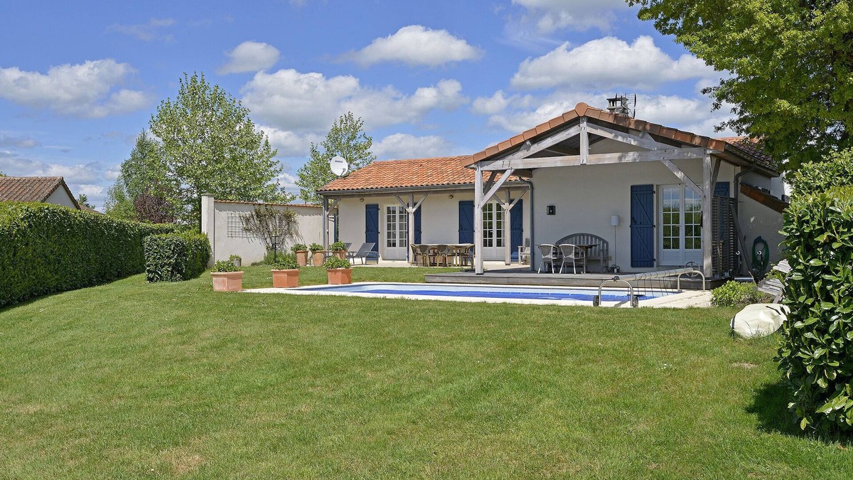 Vasles Villa | Villa in France with Private Pool