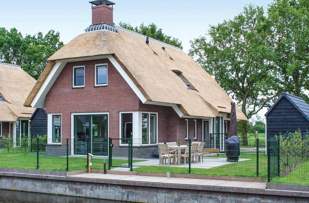 Idskenhuizen House | Villa in Friesland with Waterfront Garden