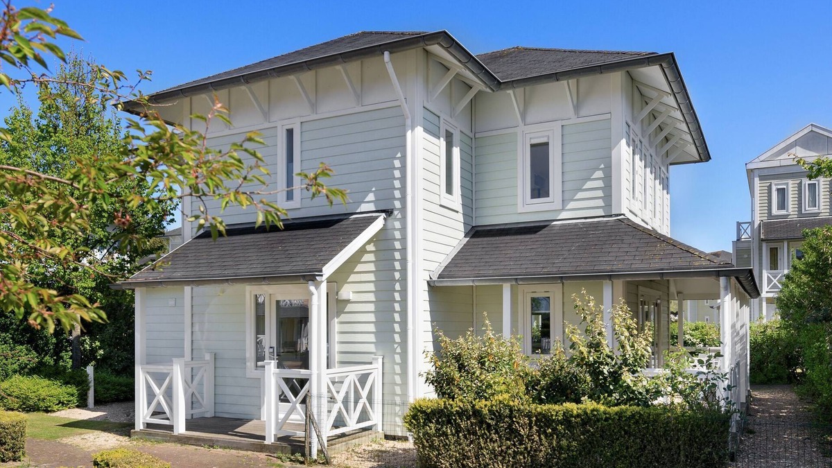 Municipality of Hellevoetsluis Villa | Villa in Hellevoetsluis near North Sea Beach