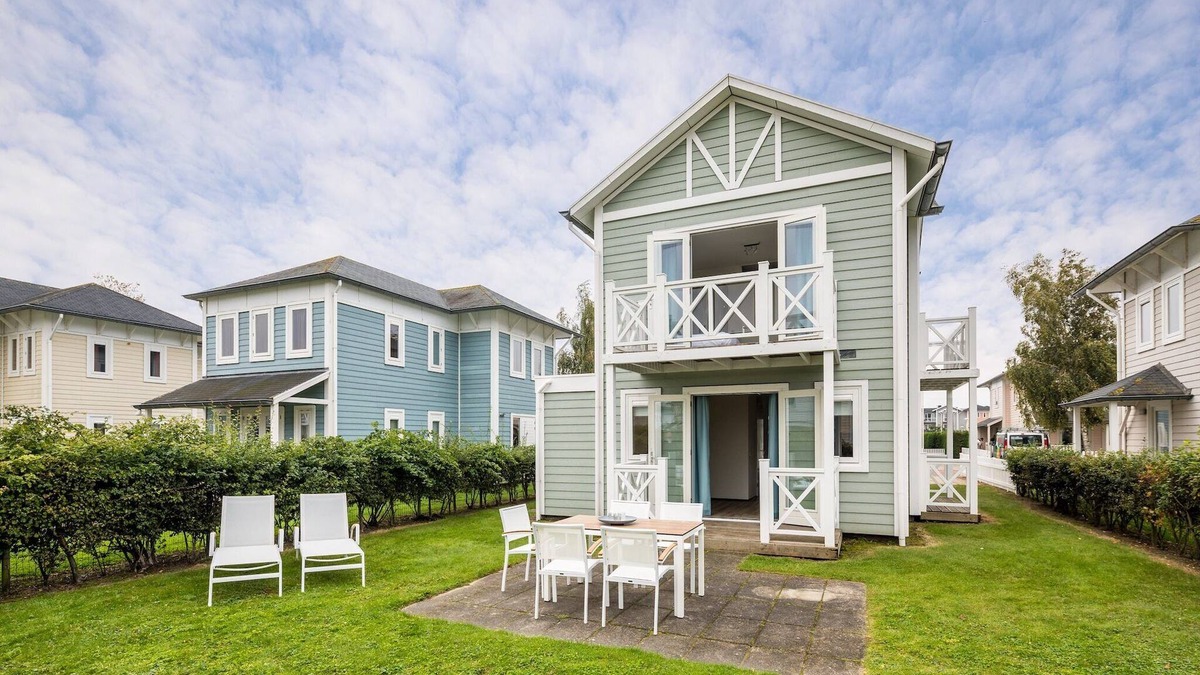 Municipality of Hellevoetsluis Villa | Villa in Hellevoetsluis near North Sea Beach