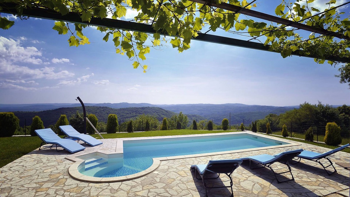 Lupoglav Villa | Villa in Lupoglav with Pool near the Sea