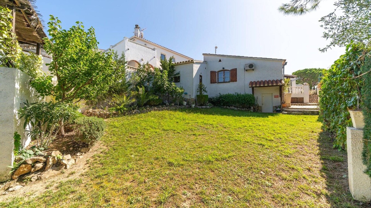 L'Escala Villa | Villa in L'Escala with Private Pool & Nature