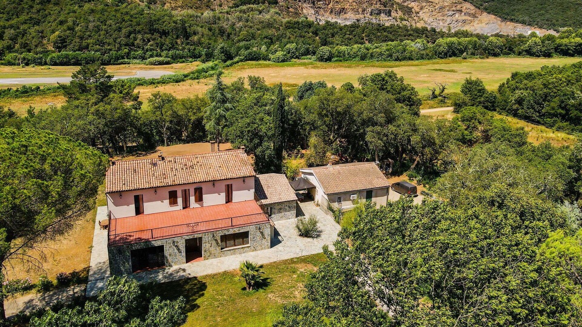 La Mole Villa | Villa in La Môle with 6 bedrooms sleeps 12