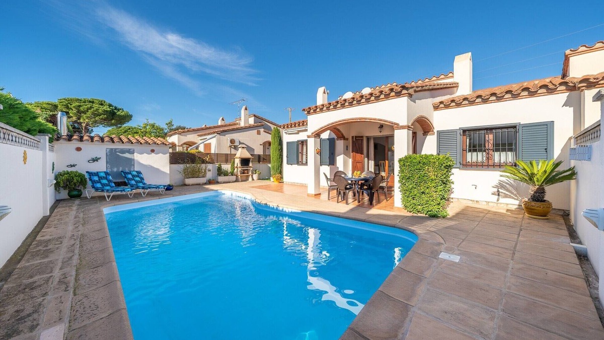 L'Escala Villa | Villa in L’Escala with Private Pool