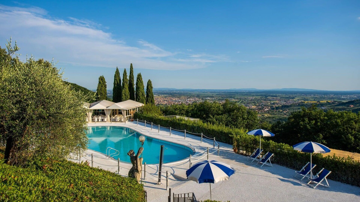 Pieve a Nievole Villa | Villa in Montecatini Alto with 6 bedrooms sleeps 14