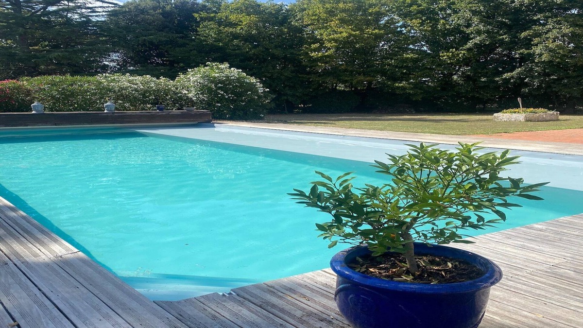 Nalliers House | Villa in Nalliers with Private Pool and Garden
