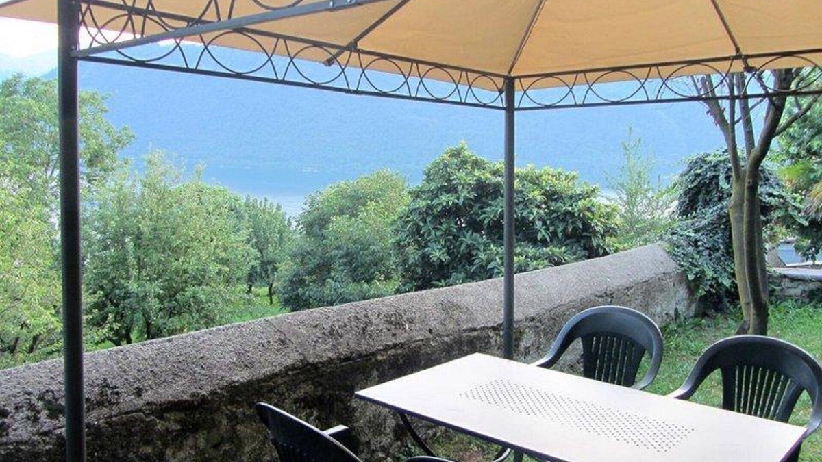 Crabbia Villa | Villa in Pettenasco, Lake Orta, superb views on lake, large private garden