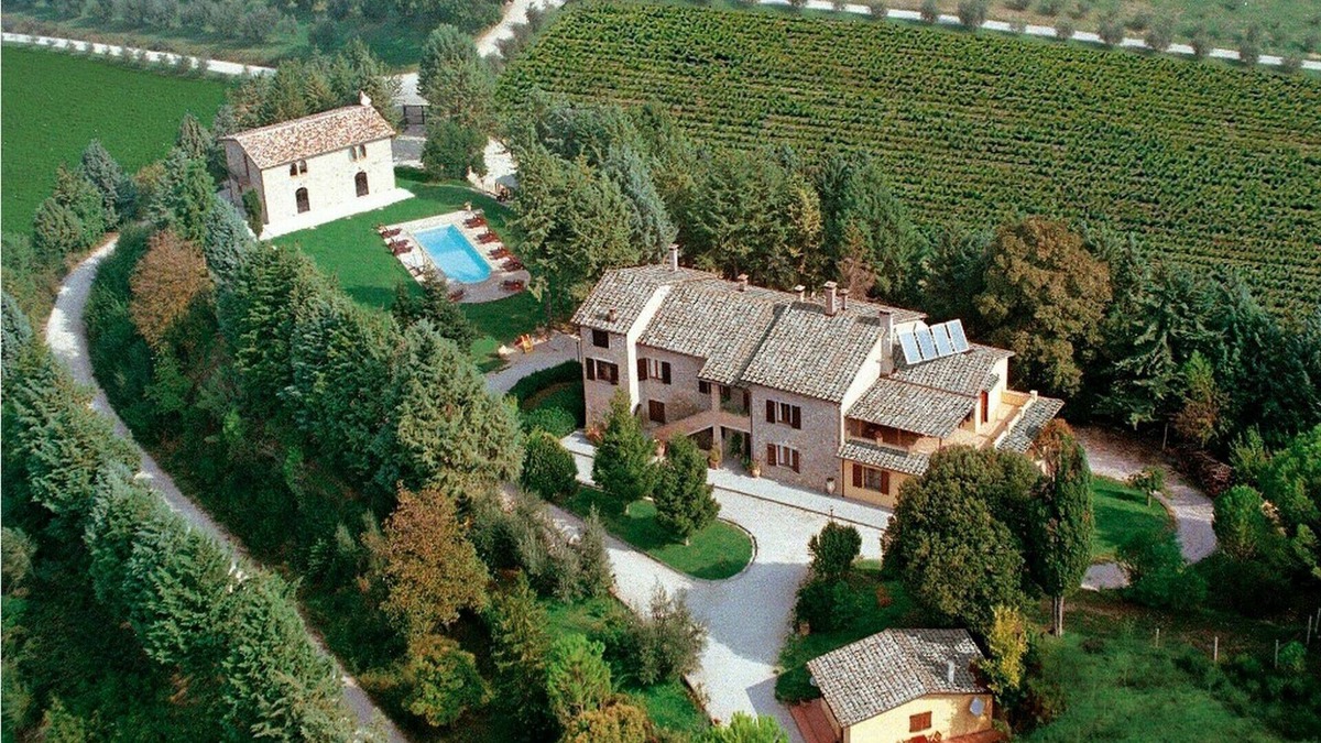 Ramazzano Villa | Villa in Ponte Felcino with 4 bedrooms sleeps 14