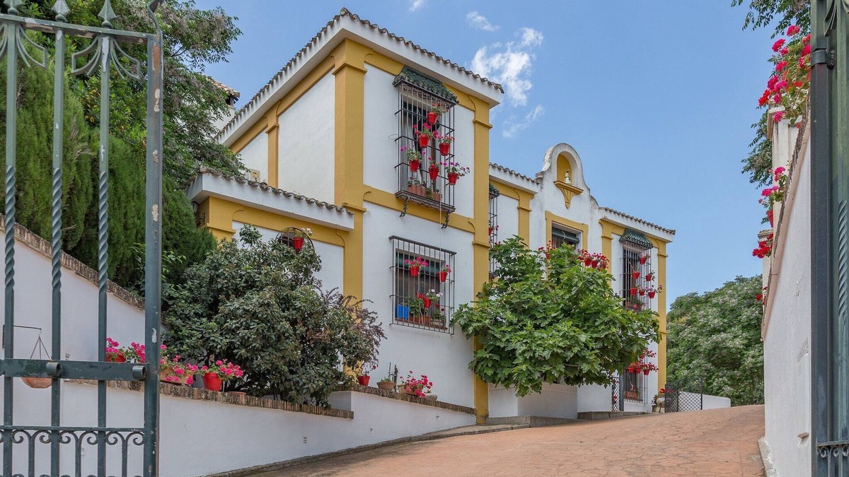 Priego de Cordoba Villa | Villa in Priego with pool near Sierras Subbéticas