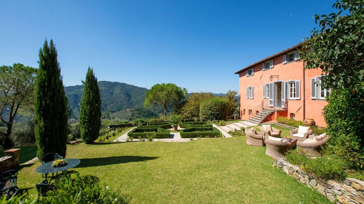 Lucca Villa | Villa in Querce with 7 bedrooms sleeps 13