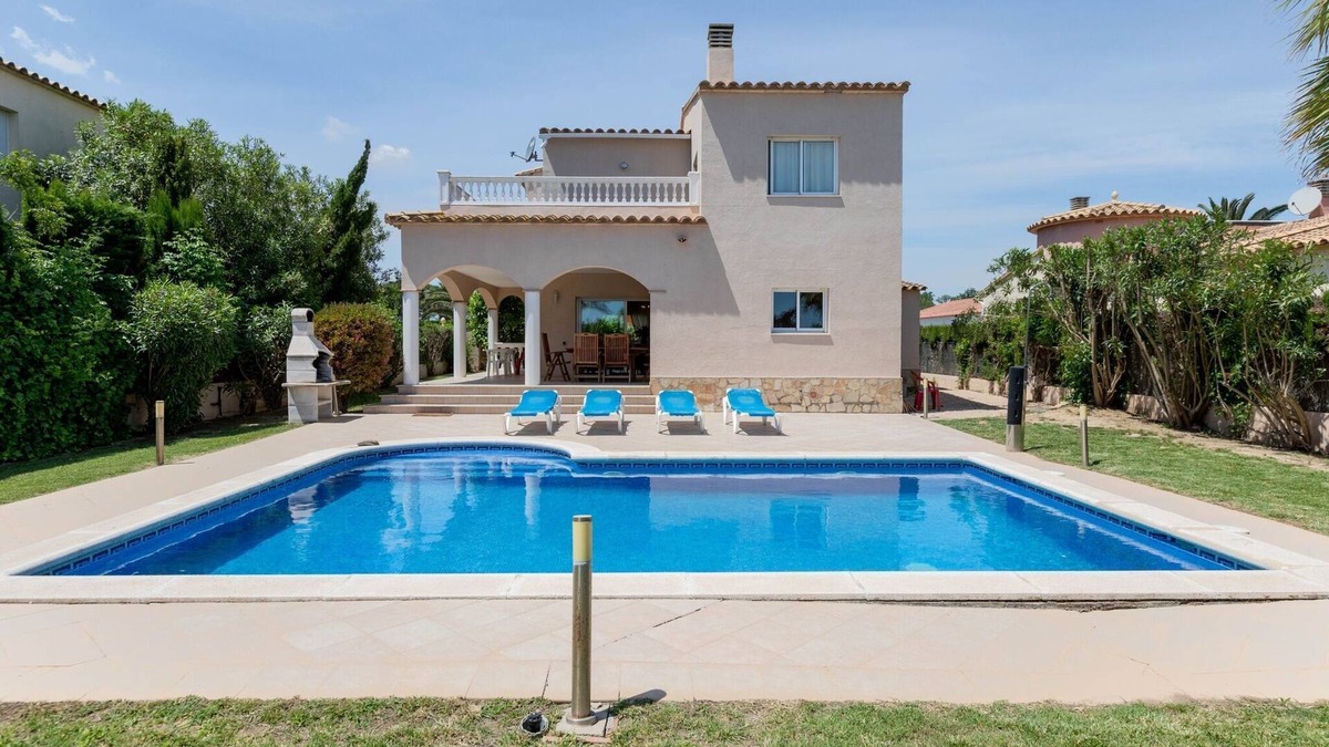 Sant Pere Pescador Villa | Villa in Sant Pere near Sea Beach and Pool