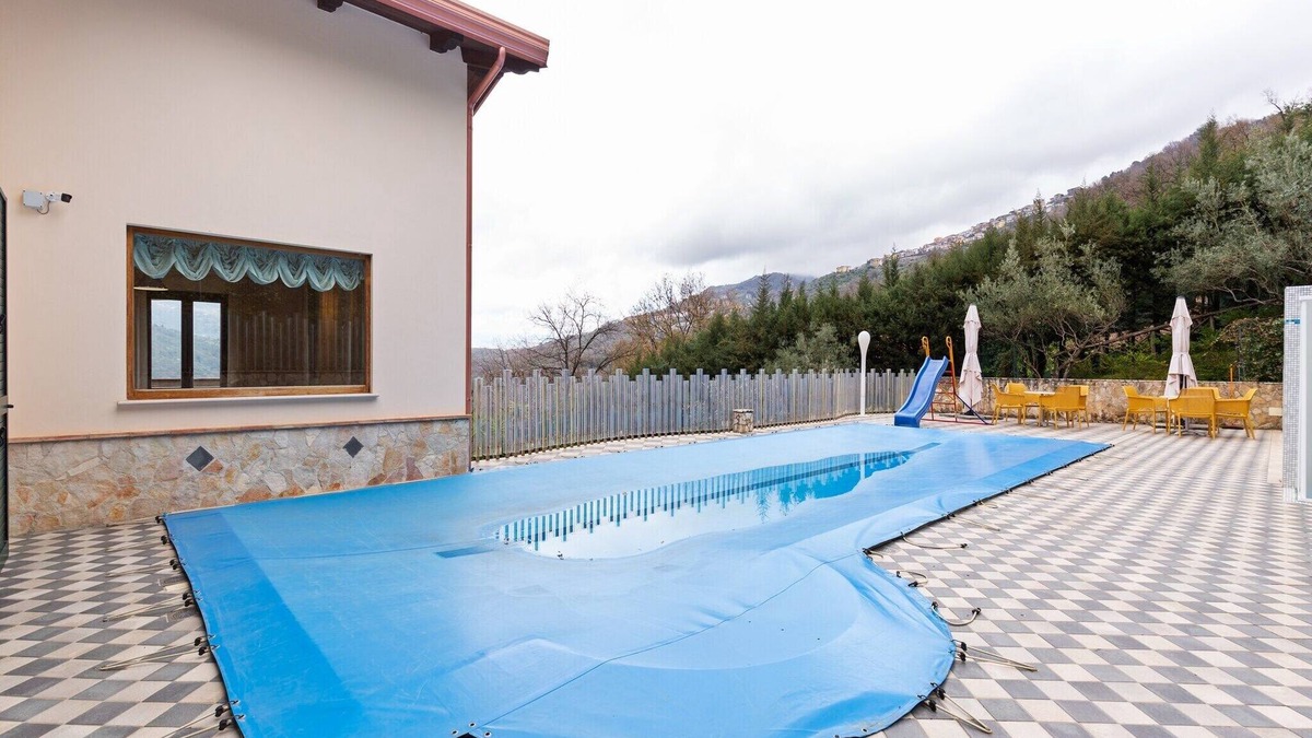 San Mango d'Aquino Villa | Villa in San Mango with Pool and Hot Tub