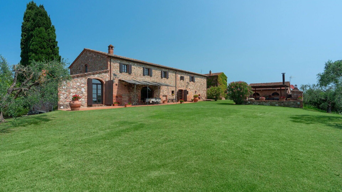 Santarello Villa | Villa in Sinalunga with 6 bedrooms sleeps 16