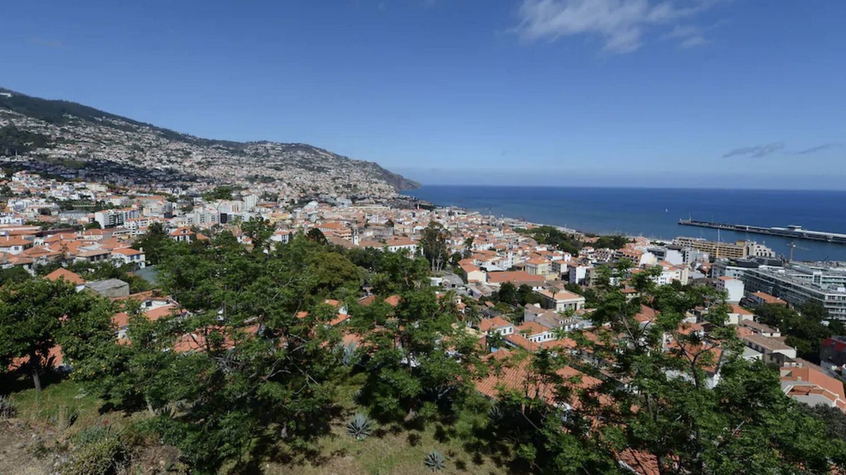Sao Pedro House | VILLA IN THE CENTER OF FUNCHAL WITH STUNNING VIEWS OVER THE BAY