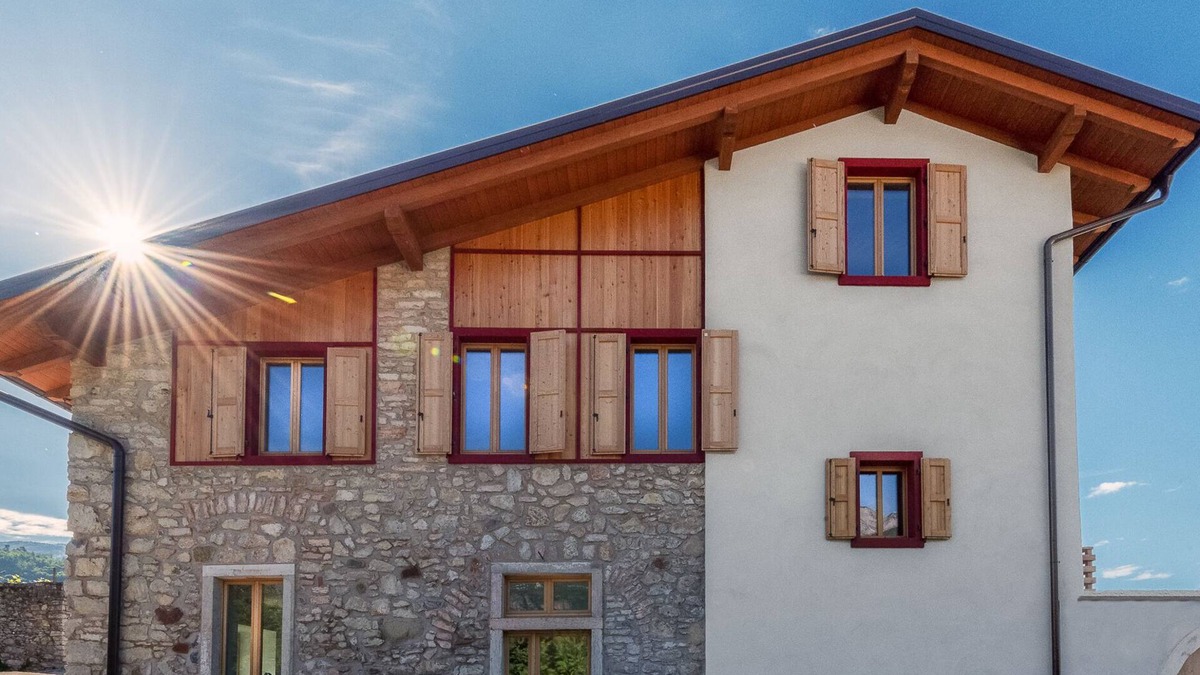 Rovereto Villa | Villa in the vineyards overlooking the mountains