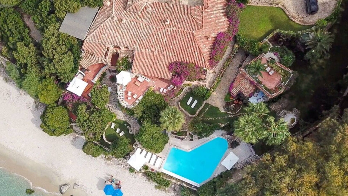 Torre delle Stelle Villa | Villa in Torre Delle Stelle with 10 bedrooms sleeps 23
