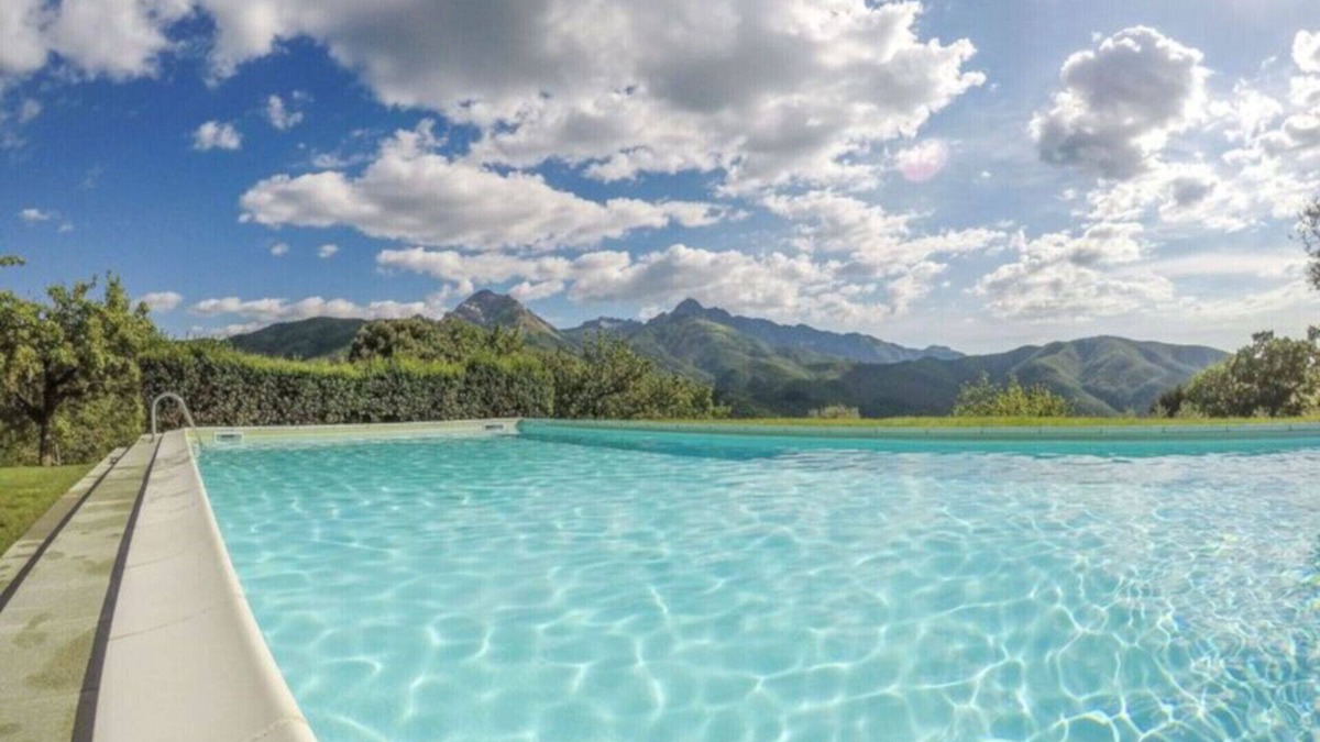 Casone Carpinelli House | Villa in Tuscany, Garfagnana. For 14 pax, parking, Wi-Fi and garden