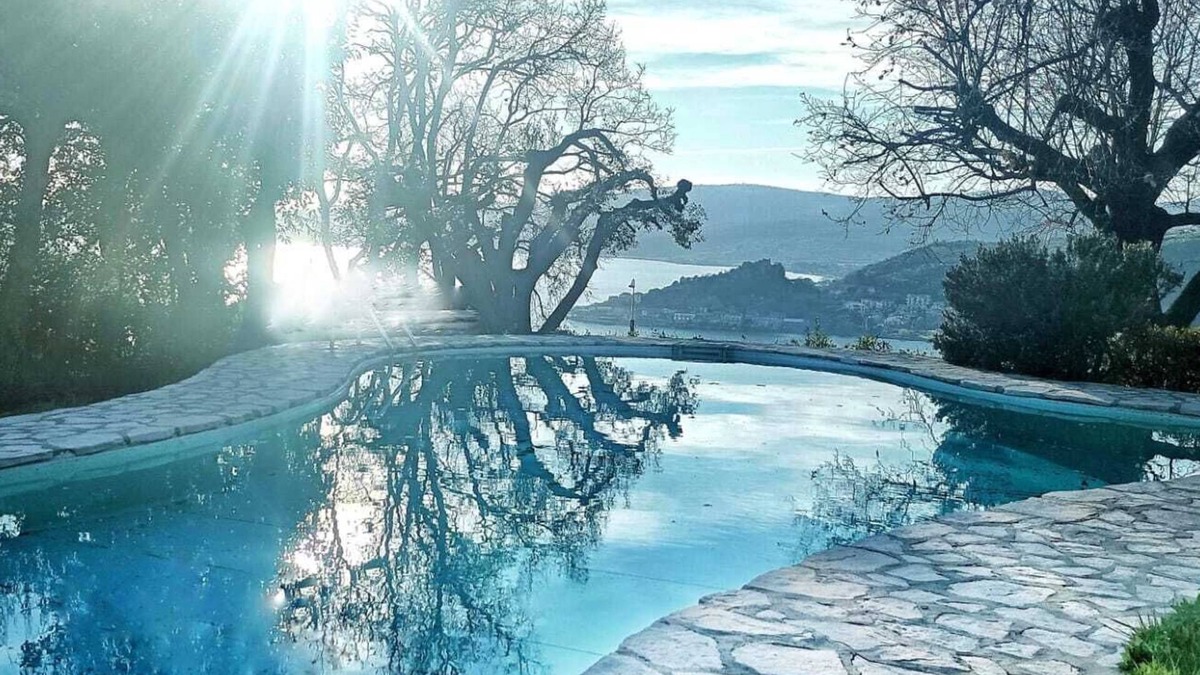 Lake Bracciano Villa | Villa, incredible lake view, swimming pool and private beach in Trevignano Romano