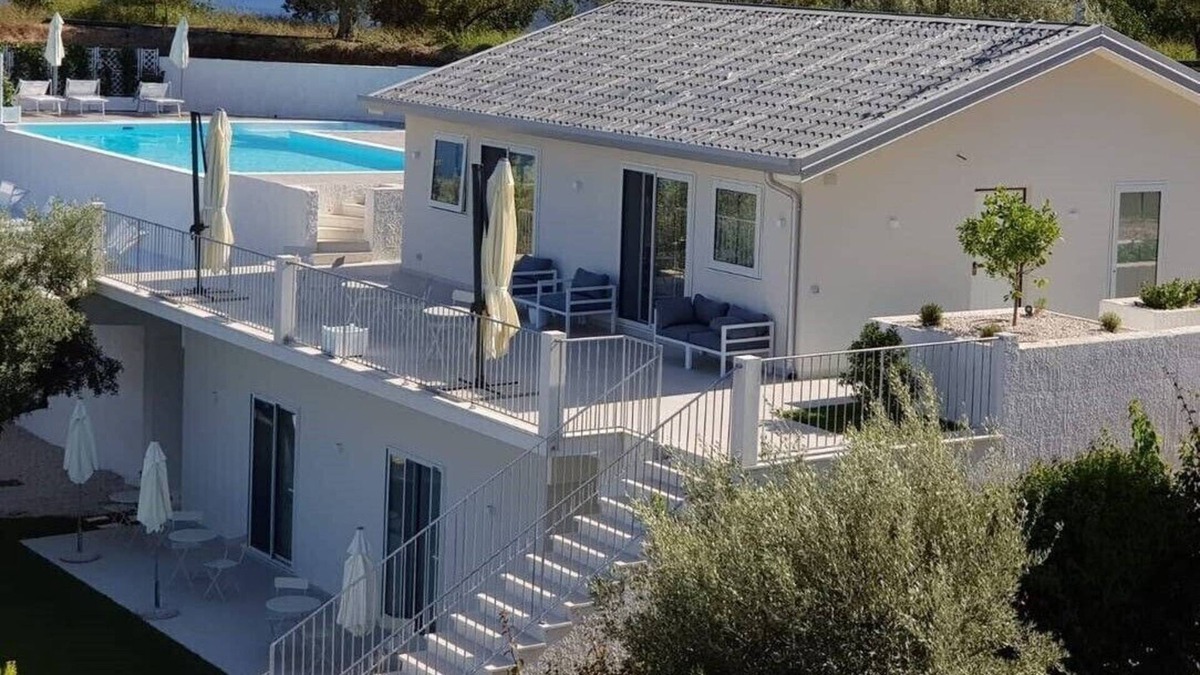 Santa Teresa di Riva Villa | Villa Infinity ∞ Rooms in villa with panoramic infinity pool and whirlpool