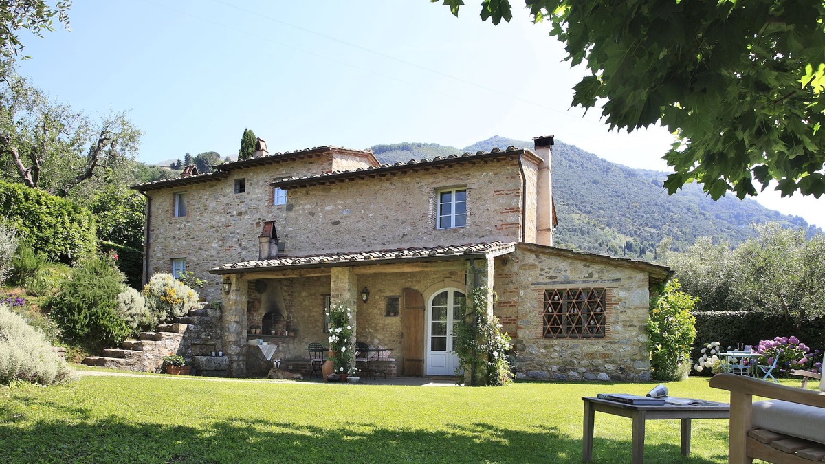 Nocchi House | Villa inthe countryside among the olive trees in Tuscany Lucca Versilia Camaiore