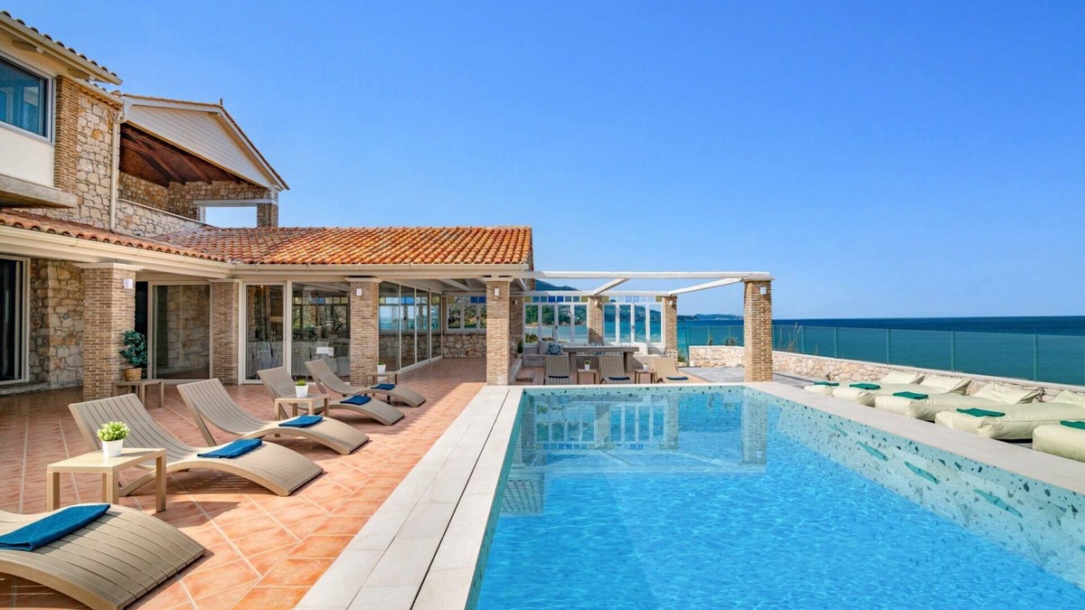Ano Vasilikos Villa | Villa Ionio Beach House by Villa Plus