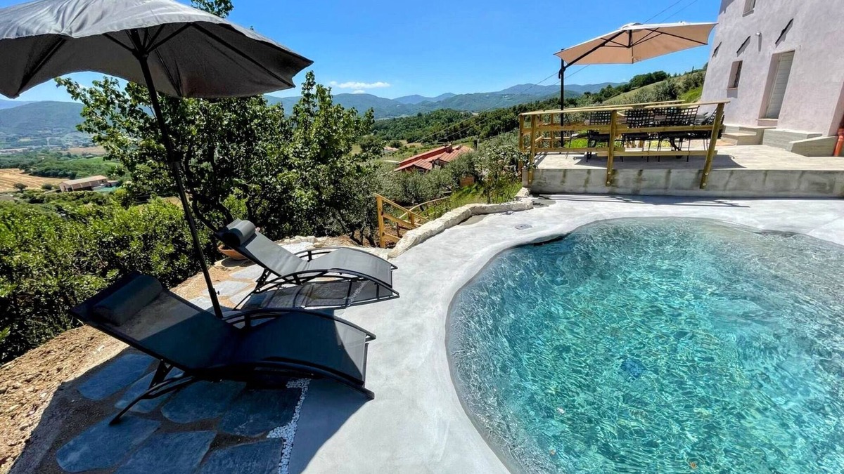 Ocenelli Villa | villa ipnotica - Spoleto 14 kms - amazing views - sleeps 7 - exclusive pool