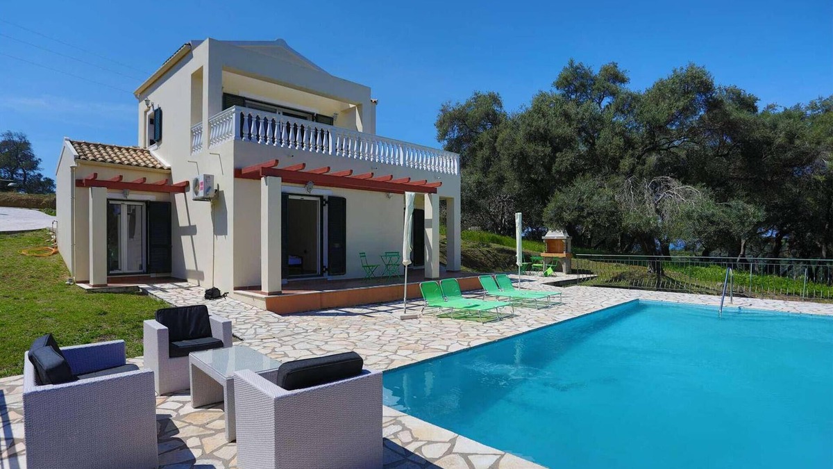 Astrakeri House | Villa Iremia is hidden in a lovely peaceful olive grove which provides it with total privacy.