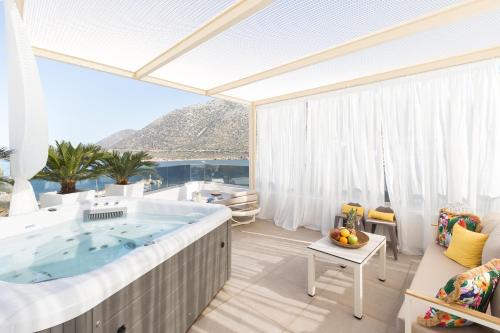Bali Villa | Villa Iris, beachfront, with jacuzzi, up to 9 guests, Mpali beach, Rethymno!