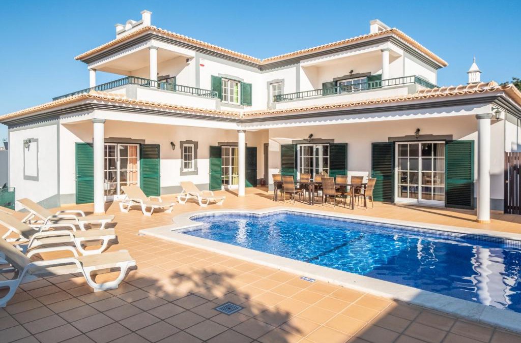 Guia Villa | Villa Isa - Heated Pool - Free wi-fi - Air Con