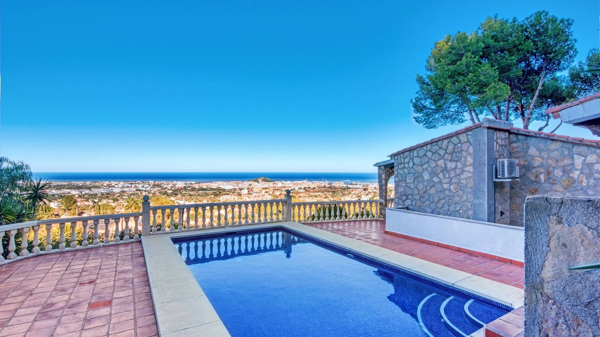 Denia Villa | Villa 'Isabella' with Private Pool, Wi-Fi and Air Conditioning