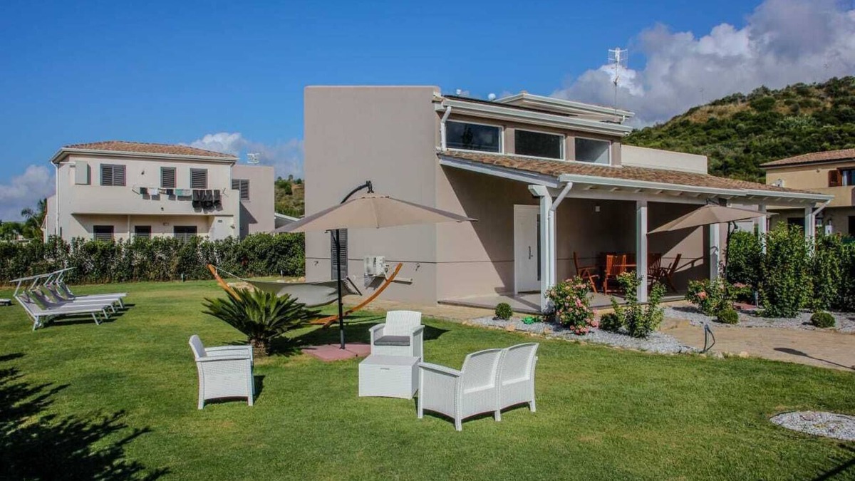 Contrada Pistavecchia 2 Villa | Villa Charme & Relax near Cefalú, in village with pool and multipurpose fields