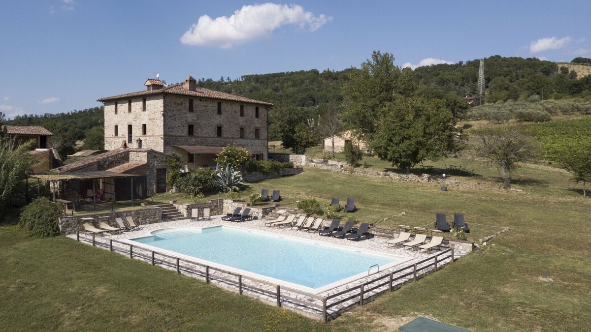 Monte Castello di Vibio Villa | Villa La Prateria, an oasis of peace between viney