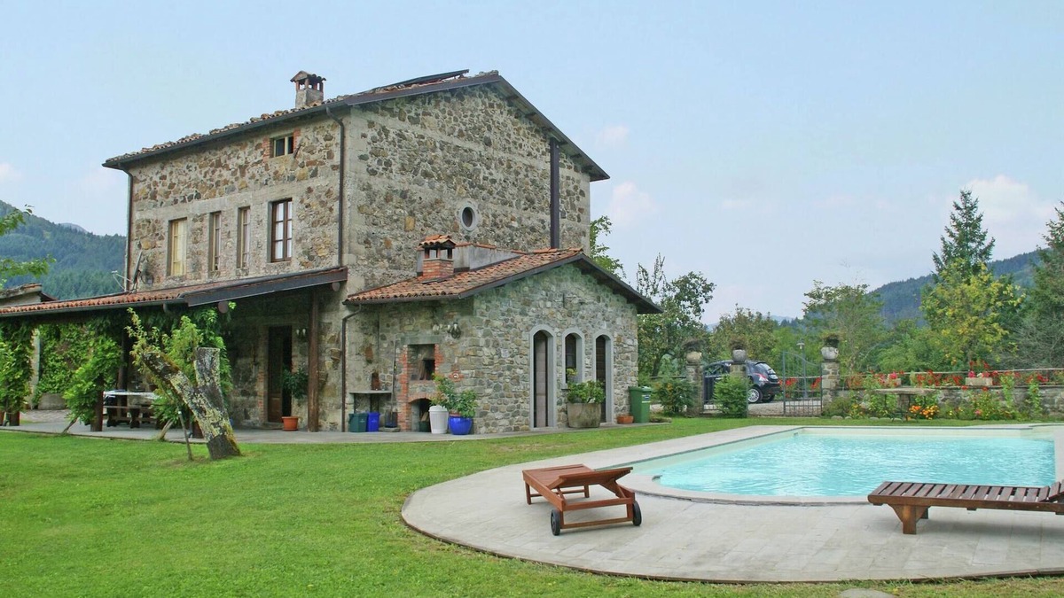 San Romano in Garfagnana Villa | Villa in Tuscany with Private Pool & Garden