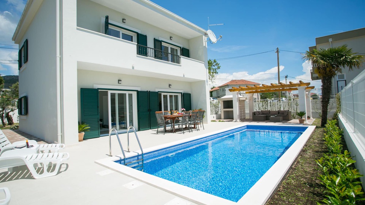 Seget Donji Villa | Villa Iva with swimming pool