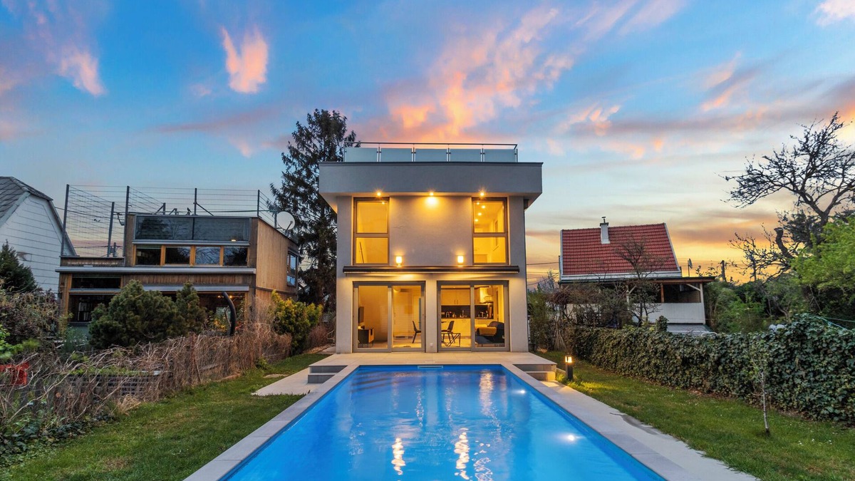 Simmering Villa | Villa Jäger with Pool in Vienna with Private Terrace, Balcony and Wi-Fi