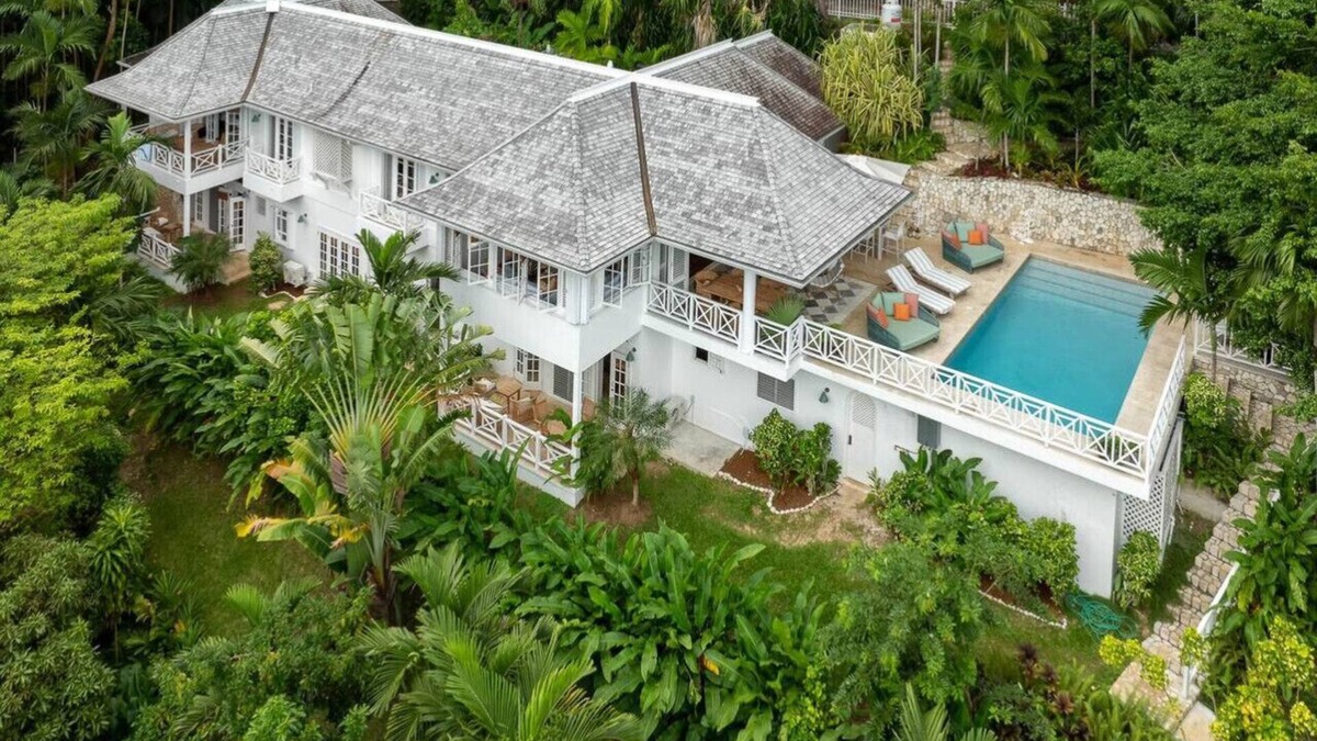 Drapers Villa | Villa Jamille Stunningly Designed w/Pool, Sauna & Beach Access