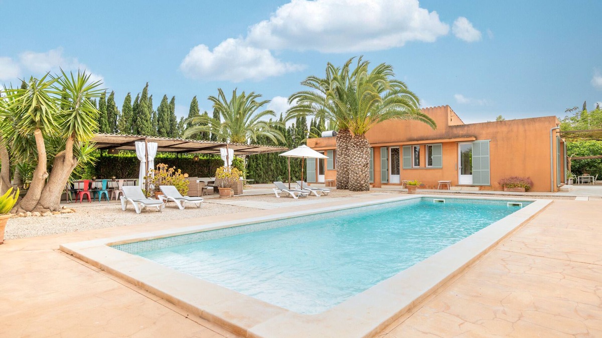 Es Palmer Villa | Villa 'Jara' with Private Pool, Terrace and Wi-Fi