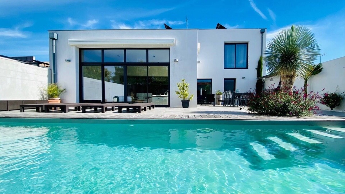 Saint-Xandre Villa | Villa Jasmin: enjoy a peaceful stay with family or friends