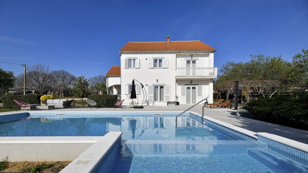 Tinj Villa | Villa Jo - Four Bedroom Villa, Sleeps 8