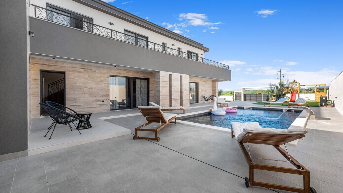 Benkovac Villa | Villa Jollie ZadarVillas