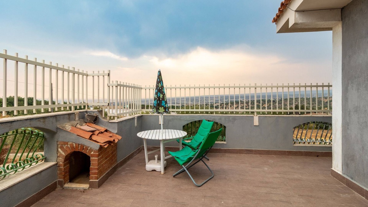Cava dʼAliga Villa | Villa 'Joseph' with Sea View, Wi-Fi and Air Conditioning