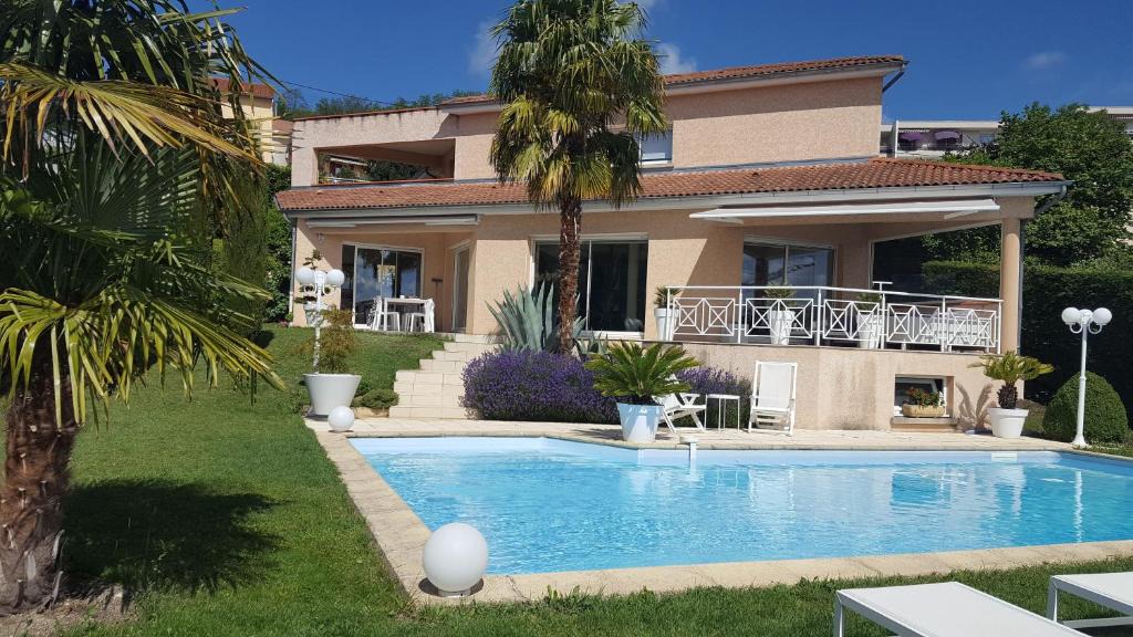 Cournon-dʼAuvergne House | villa josepha