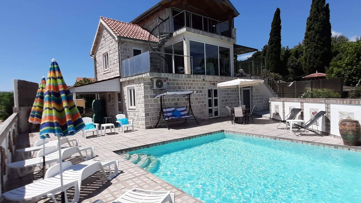 Durasevici Villa | Villa Josephina luxury 4 bedroom villa with private solar heated pool.