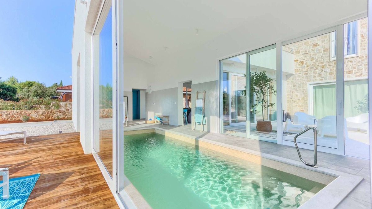 Muline Villa | Villa Joyful Living - with 4 bedrooms and an indoor pool, minutes away from the beach
