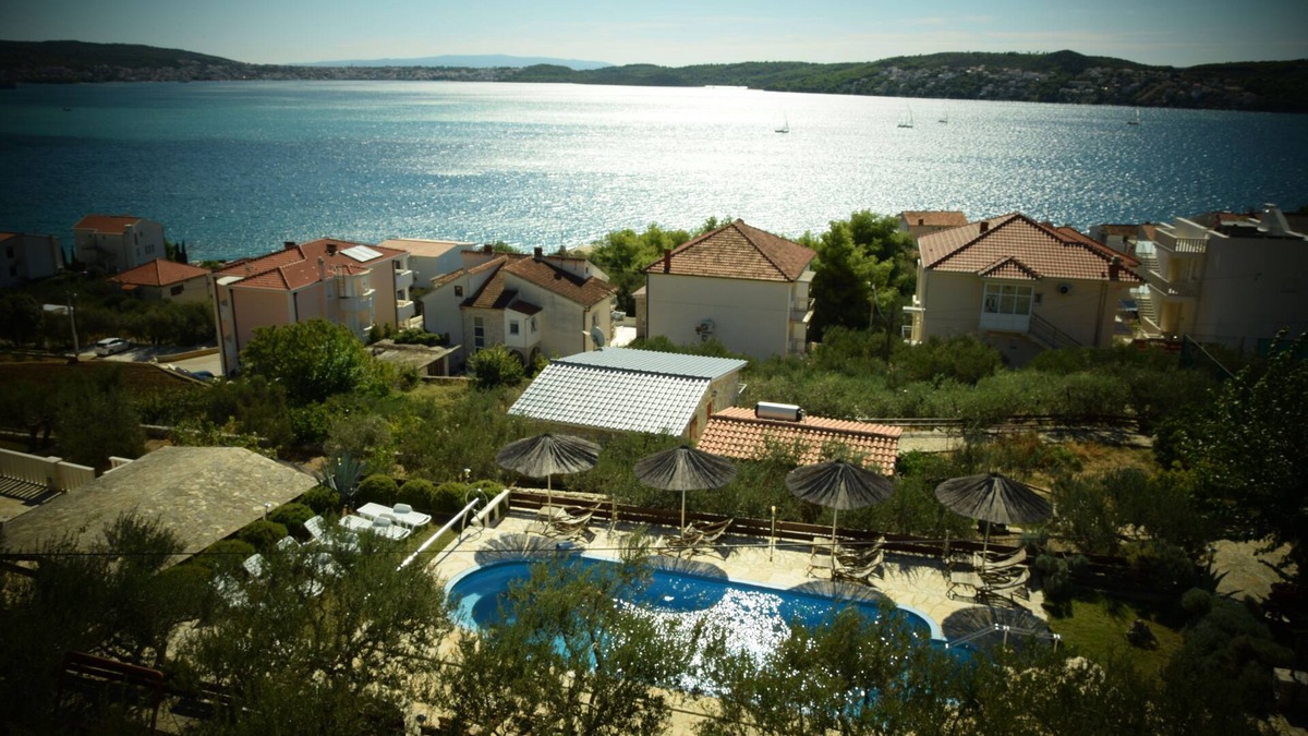 Seget Donji Apartment | Villa Julio spacious first floor apartment with a great terrace