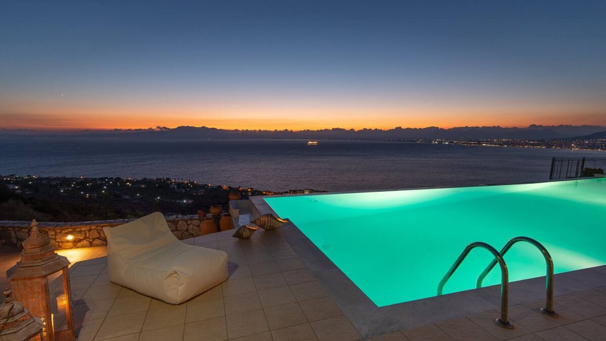 Diasella Villa | Villa Kalamata - Three Bedroom Villa, Sleeps 9